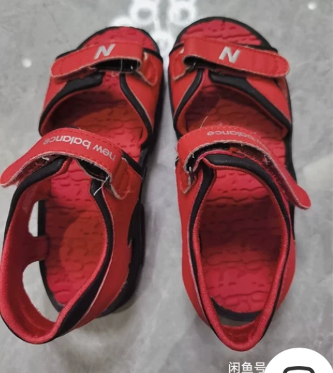 新百伦品牌,比较新,有七八成新,看看底子磨...