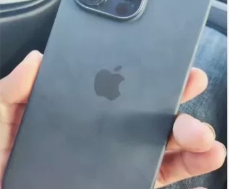 朋友买了一堆手机壳 用不完所以把没有用过苹...