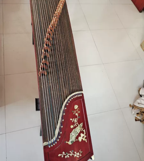 古筝，鑫雅牌，买来弹了几次就没用了。送罩，...