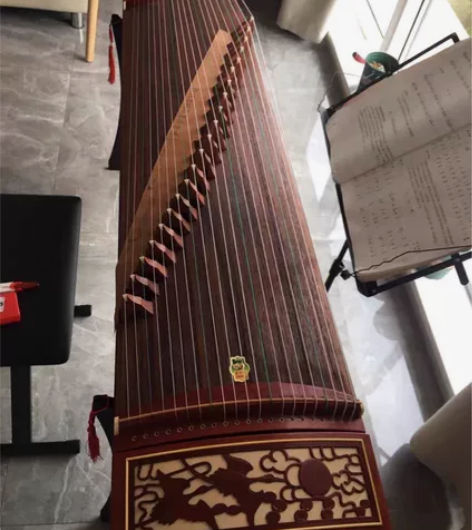 出两台敦煌牌古筝,双鹤朝阳和渔舟唱晚的。 ...