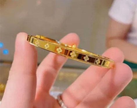 全新未拆封手镯，分手了不想要了，低价处理 ...