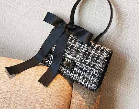 小包包女2019春夏新款潮呢子撞色丝巾手提...