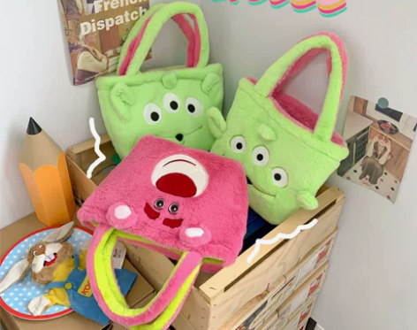 草莓小熊双面毛绒手提包，单手提购物袋大容量...