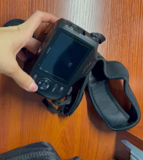 索尼微单，太久没用，无法正常开机，需要的可...