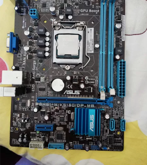 华硕H61主板，原装拆机，95新，附送一块...