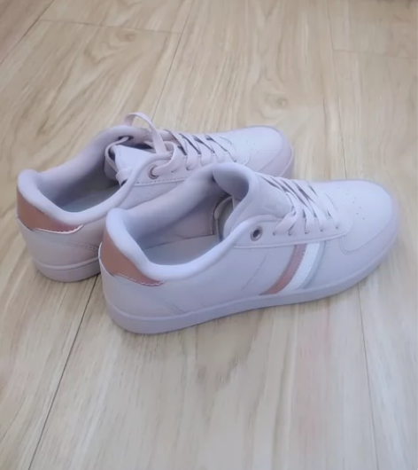 安踏全新女板鞋，60包邮，不退，想好再买 ...