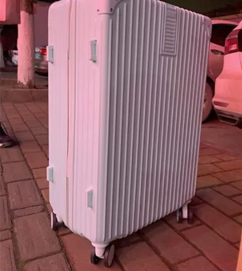 旅行箱闲置一个全新 24寸行李箱 ,经典色...