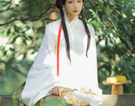 兰若庭汉服 如意松鼠 明制交领短袄琵琶袖米...