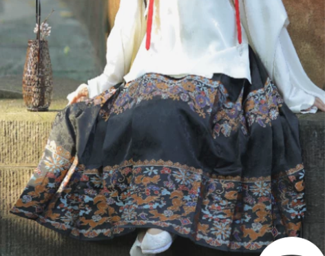 兰若庭汉服:如意松鼠明制妆花马面,黑色全新...