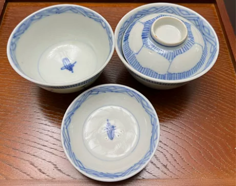 日本回流老青花盖碗，两碗三盖。 感兴趣的话...