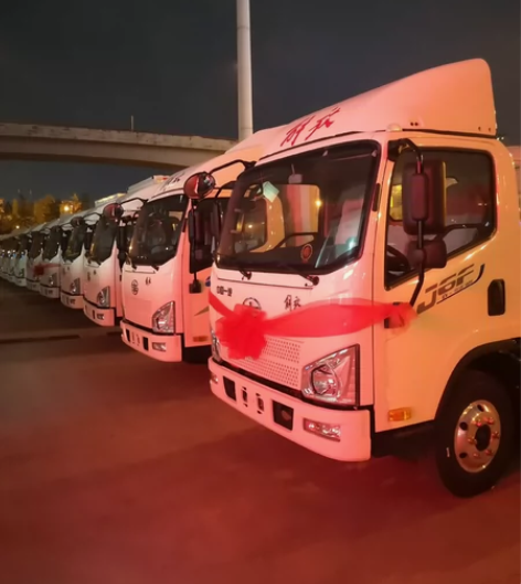 各种电车,4米2可以进城 感兴趣的话点“我...