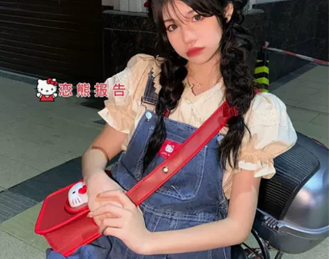 恋熊报告休闲背带裙显瘦显高连衣裙宽松版日常...