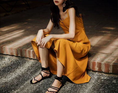 沙滩裙女夏海边度假气质吊带裙显瘦连衣裙小个...