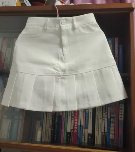 白色百褶裙 腰围64有安全裤不会炸褶