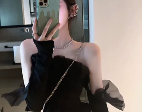 气质黑色背心女早秋2022年新款一字肩网纱...