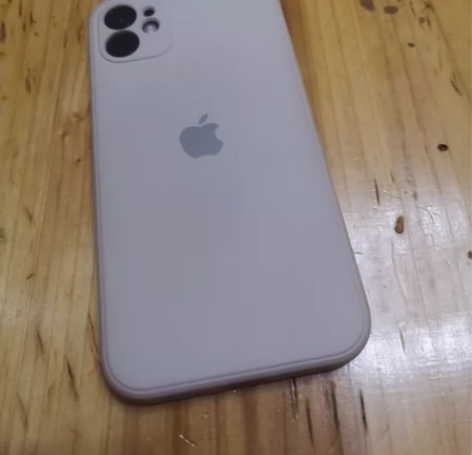 过年期间老婆刚换下来的苹果11黑色128G...