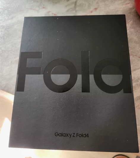 三星fold4 过年送礼的机器  国行专卖...