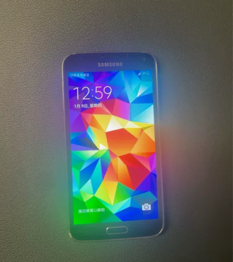 出一部三星 Galaxy S5 移动4G版...