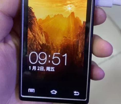 三星w999,成色还可以,40块钱,不包邮...