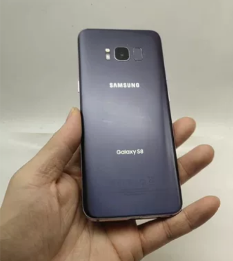 三星S8 ，4+64G 4G运行64G内存...