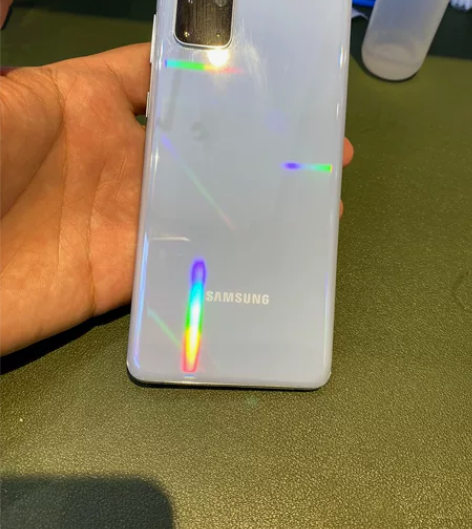 三星S20+ 内爆了 成色挺好 里面有没有...