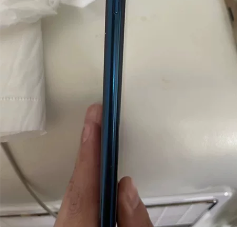 vivo y3。再屏不知道怎么裂了，内屏没...