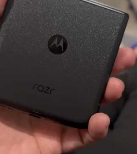 摩托罗拉 moto razr 2022 M...