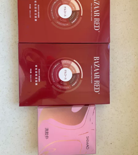面膜两盒，全新未拆封，赠送全新洗脸扑1个 ...