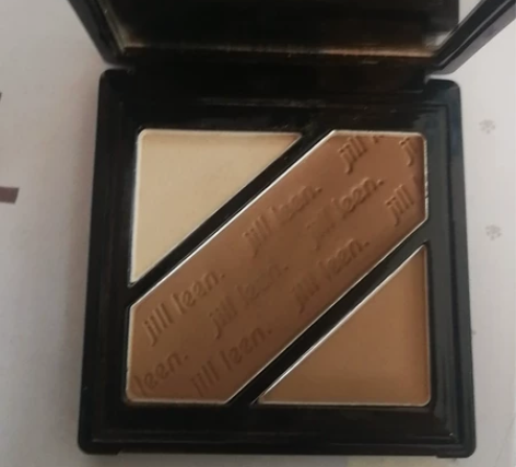 三色修容粉饼,别人送的,使用过三四次,现在...