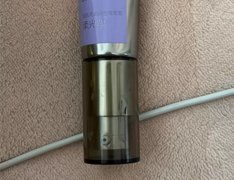 韩束隔离，屈臣氏买的，用过三次，隔离太多用...