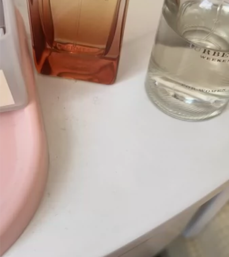余量如图,50ml规模,喷瓶口有点小瑕疵,...