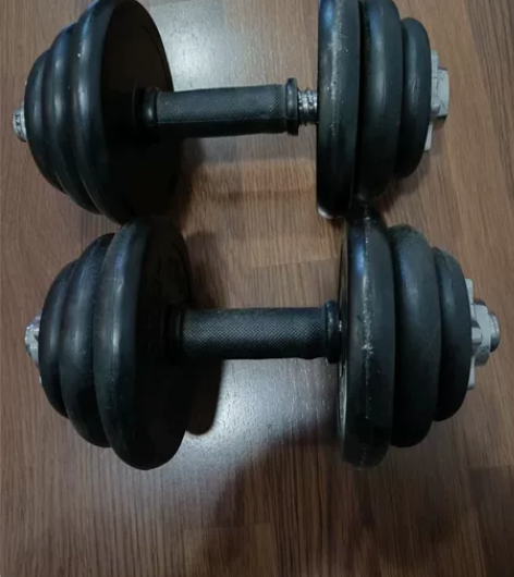 哑铃，新旧如图，卧里屯自取 感兴趣的话点“...