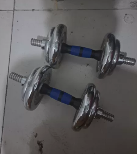 运动健身器材哑铃一对，一个8公斤，一对16...