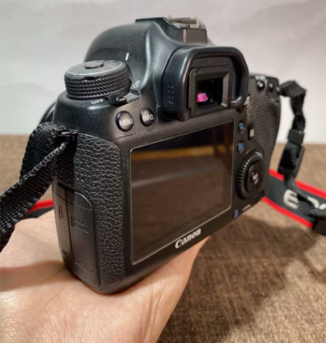 佳能EOS 6D单反相机，自己用的非常爱惜...