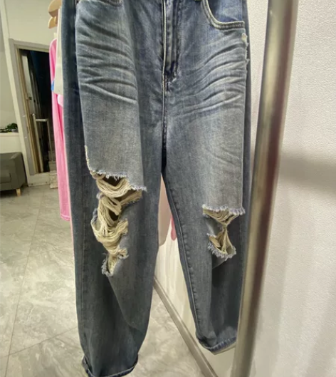 破洞裤牛仔裤 面料很柔软 感兴趣的话点“我...