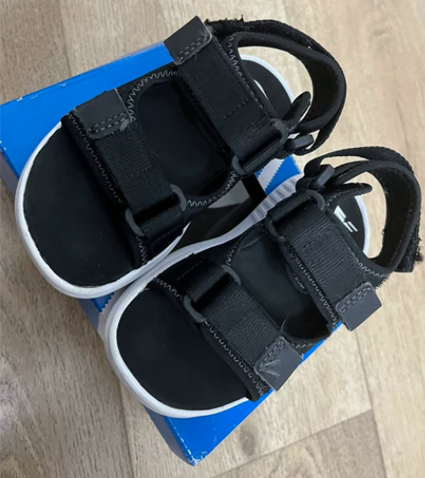 新百伦New balance儿童凉鞋 购于...