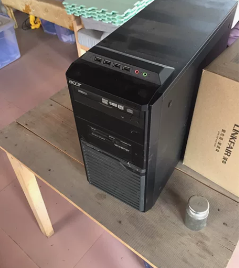 宏碁机箱 m275机箱，钢板很厚，自带光驱...