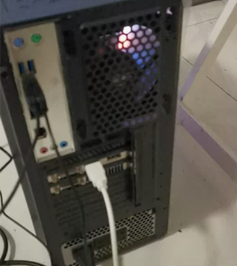 高配置电脑主机,几乎全新,之前公司做网站a...