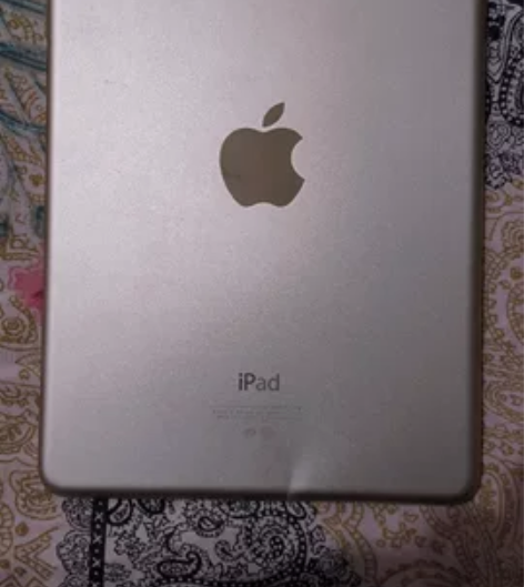 ipad  mini4  未知版本，屏幕碎...