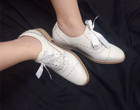新款复古英伦学院风雕花平底单鞋丝带圆头… ...