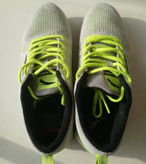 安踏运动鞋 去包头时候专卖店购买    穿...