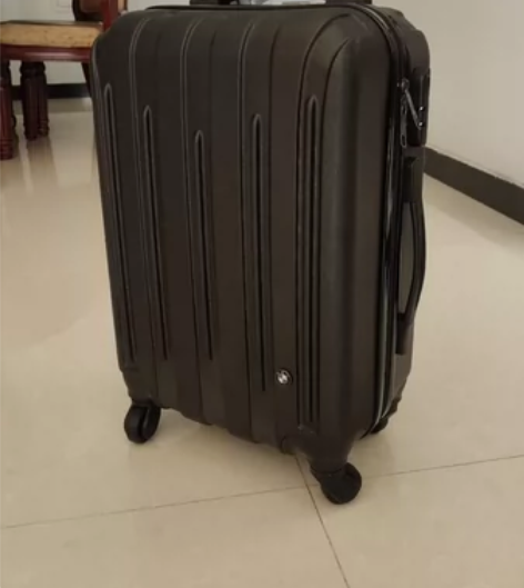 宝马20寸拉杆箱，旅行箱。登机箱。全新。 ...