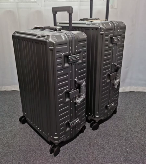 漫游行李箱24寸26寸特价 有喜欢联系～ ...