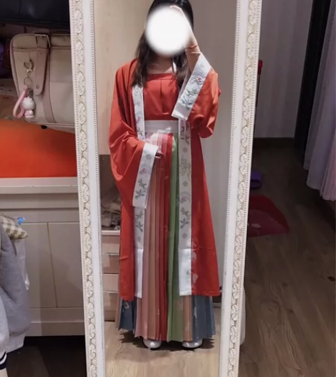 兰若庭 此间春色宋制汉服 宫墙红+红石榴一...