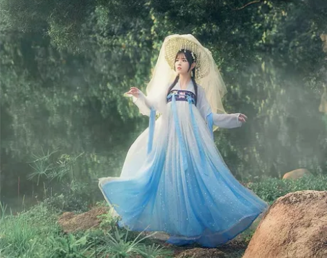 千韵岗民族服装M 只试穿过一次 衣服多穿不...