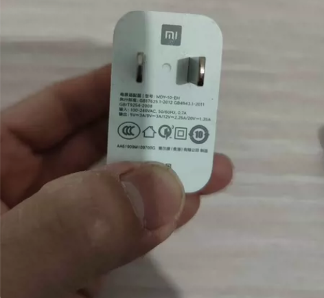 红米k20至尊版原装充电头，标配27W快充...