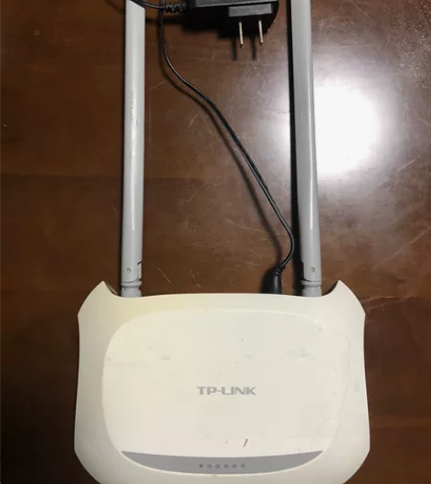 路由器网线 20块钱拿走,带网线 感兴趣...