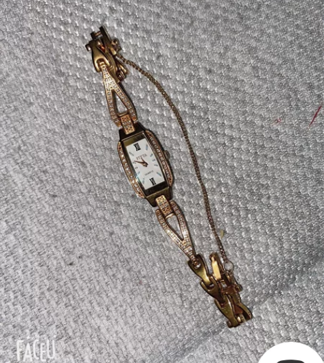 飞亚达手表，钻都完好闪亮~ 九新，需要换个...