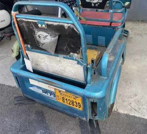 二手二个三轮电动车、其个一个名牌产品飞鸽电...