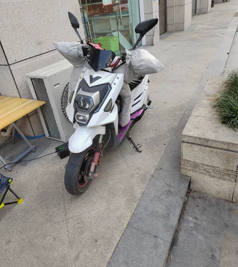 电摩车19年的  7成新微磨擦 大电瓶72...